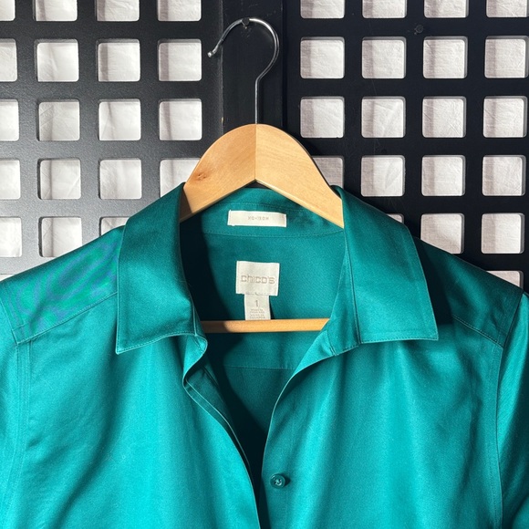 💚 Chico’s Emerald Green No Iron Cotton Tunic Button Top Women’s Size 1 Large 💚 - Picture 3 of 14